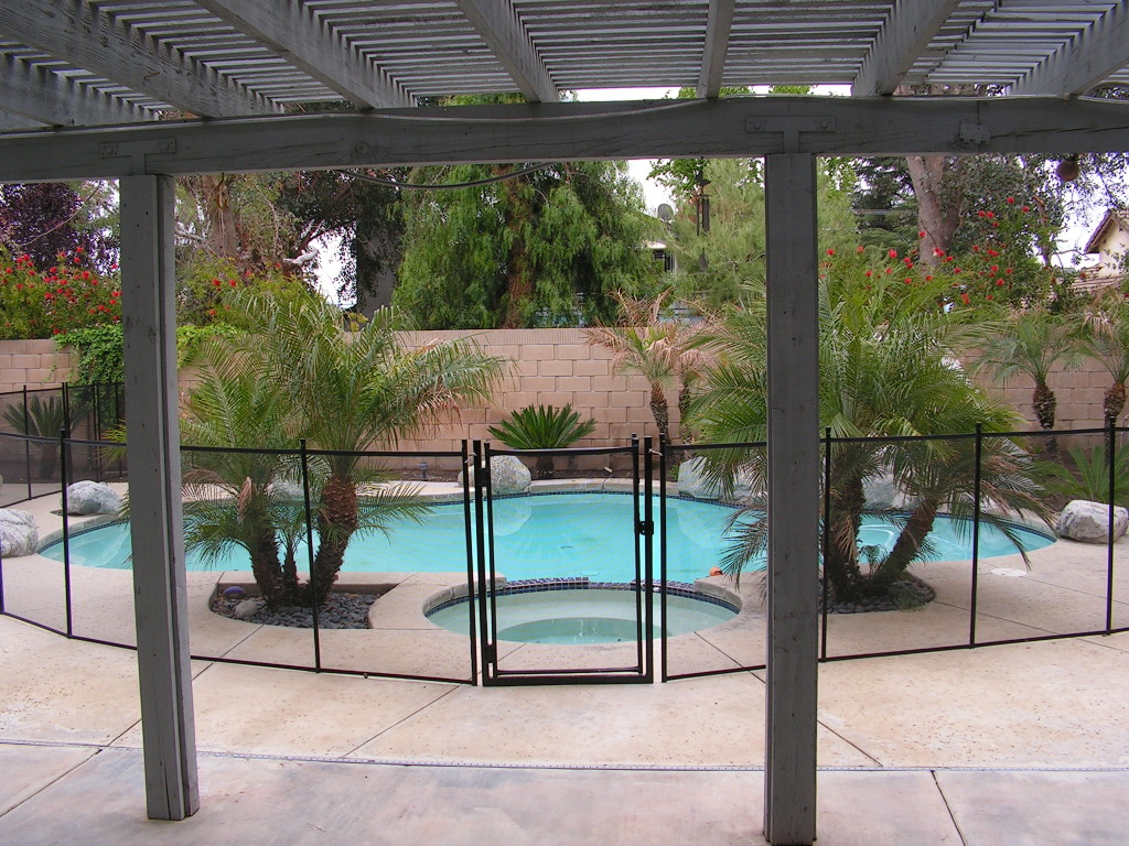 Safest Pool Fence has a Self closing gate